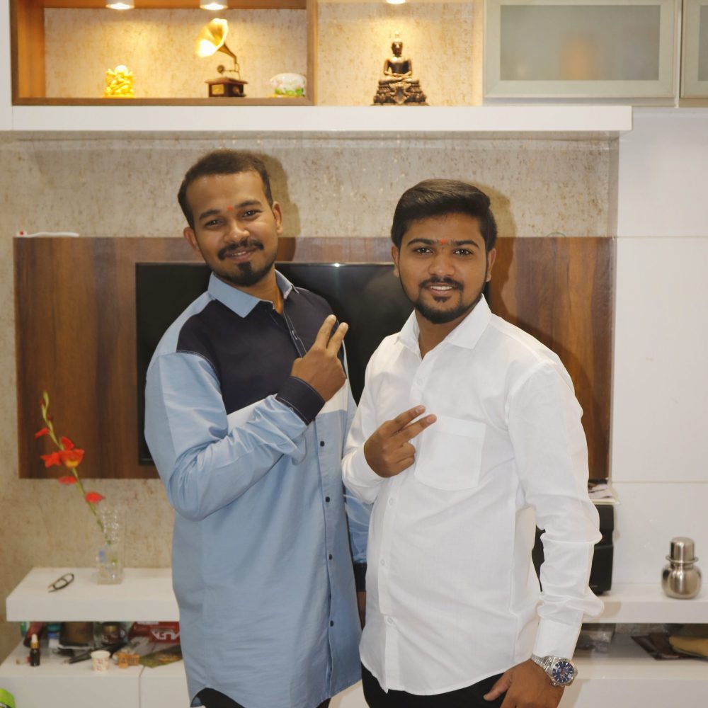 portrait-smiling-young-camera